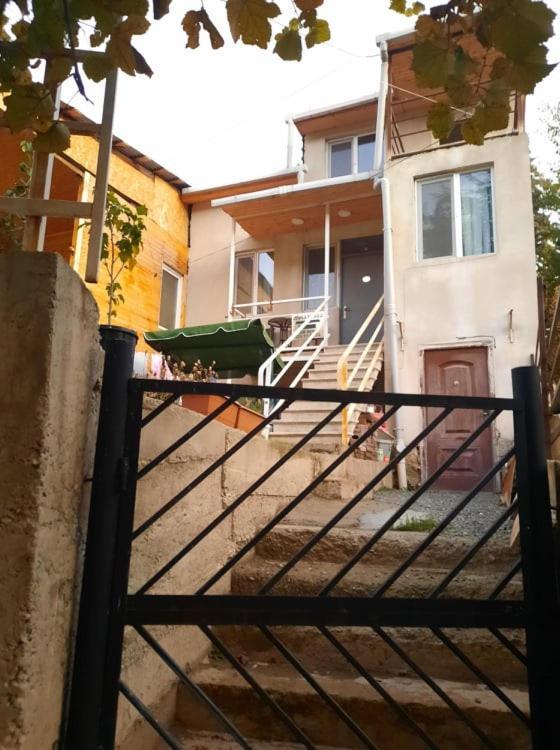 Apart-otel Nino Bordzjomi Buitenkant foto