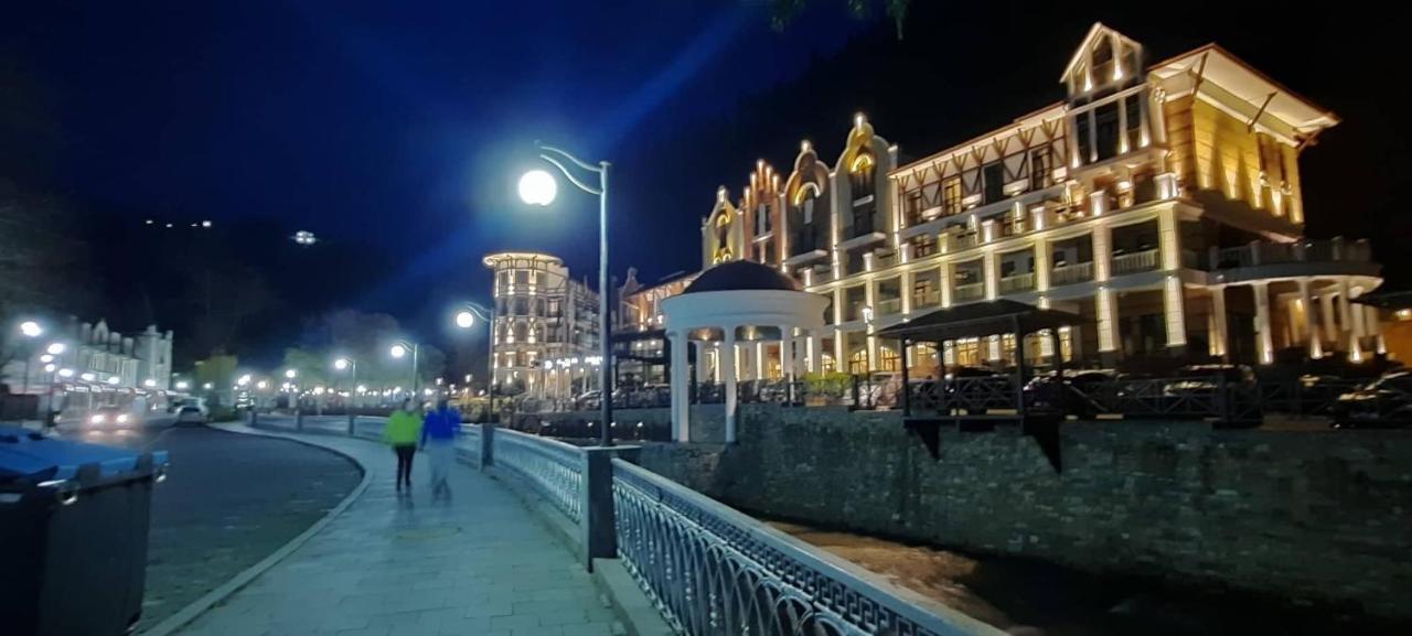 Apart-otel Nino Bordzjomi Buitenkant foto