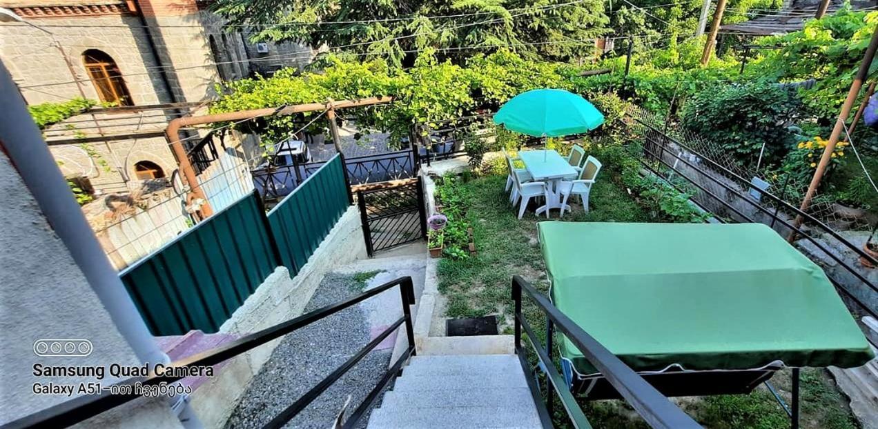 Apart-otel Nino Bordzjomi Buitenkant foto