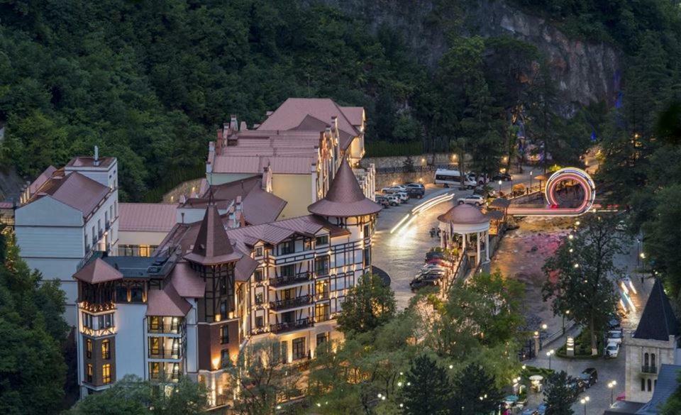 Apart-otel Nino Bordzjomi Buitenkant foto